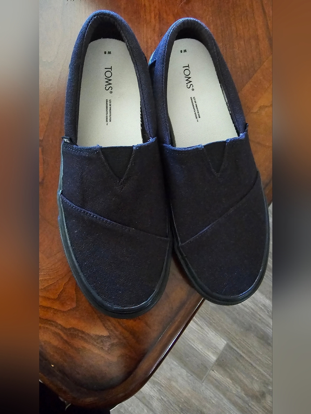 TOMS Classic Slip-ons in Black Canvas Womens Size 8 EUC - Picture 7 of 16